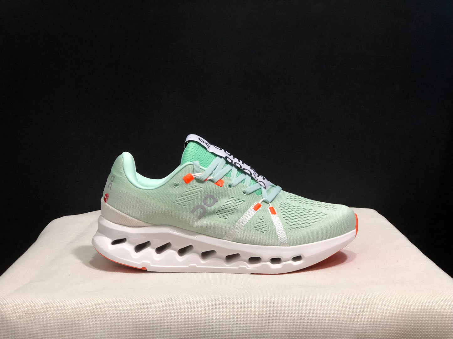 Tênis On Running Cloudsurfer