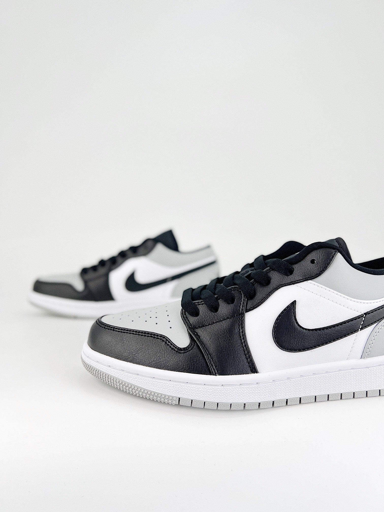 Air Jordan 1 Low Smoke Grey Toe