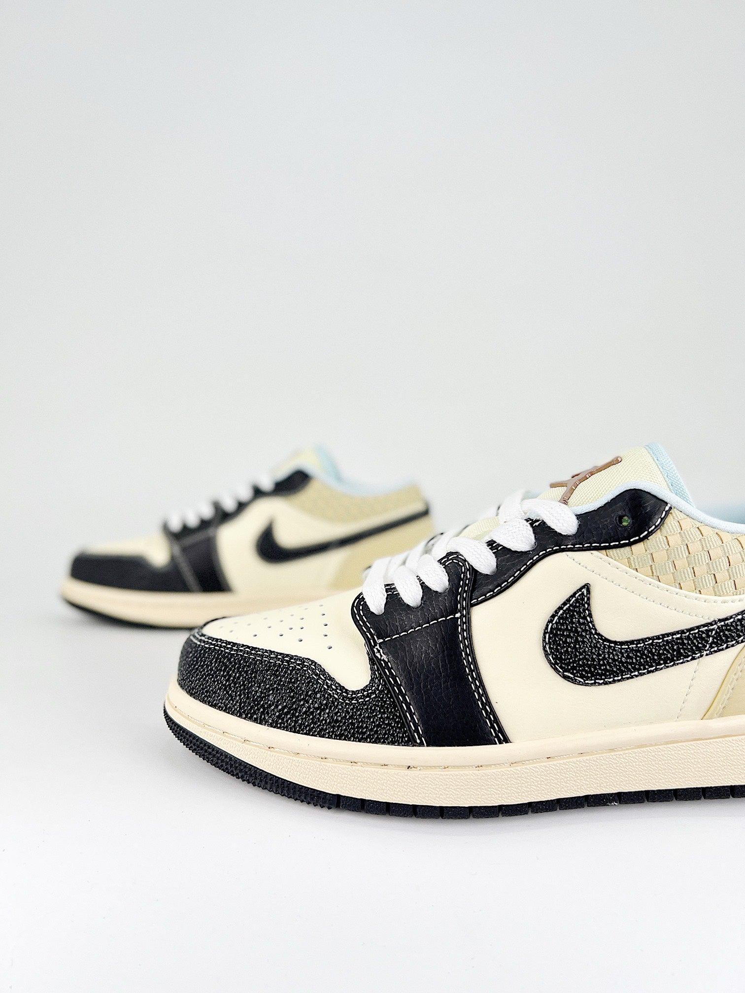 Air Jordan 1 Low SE Coconut Milk Black Muslin