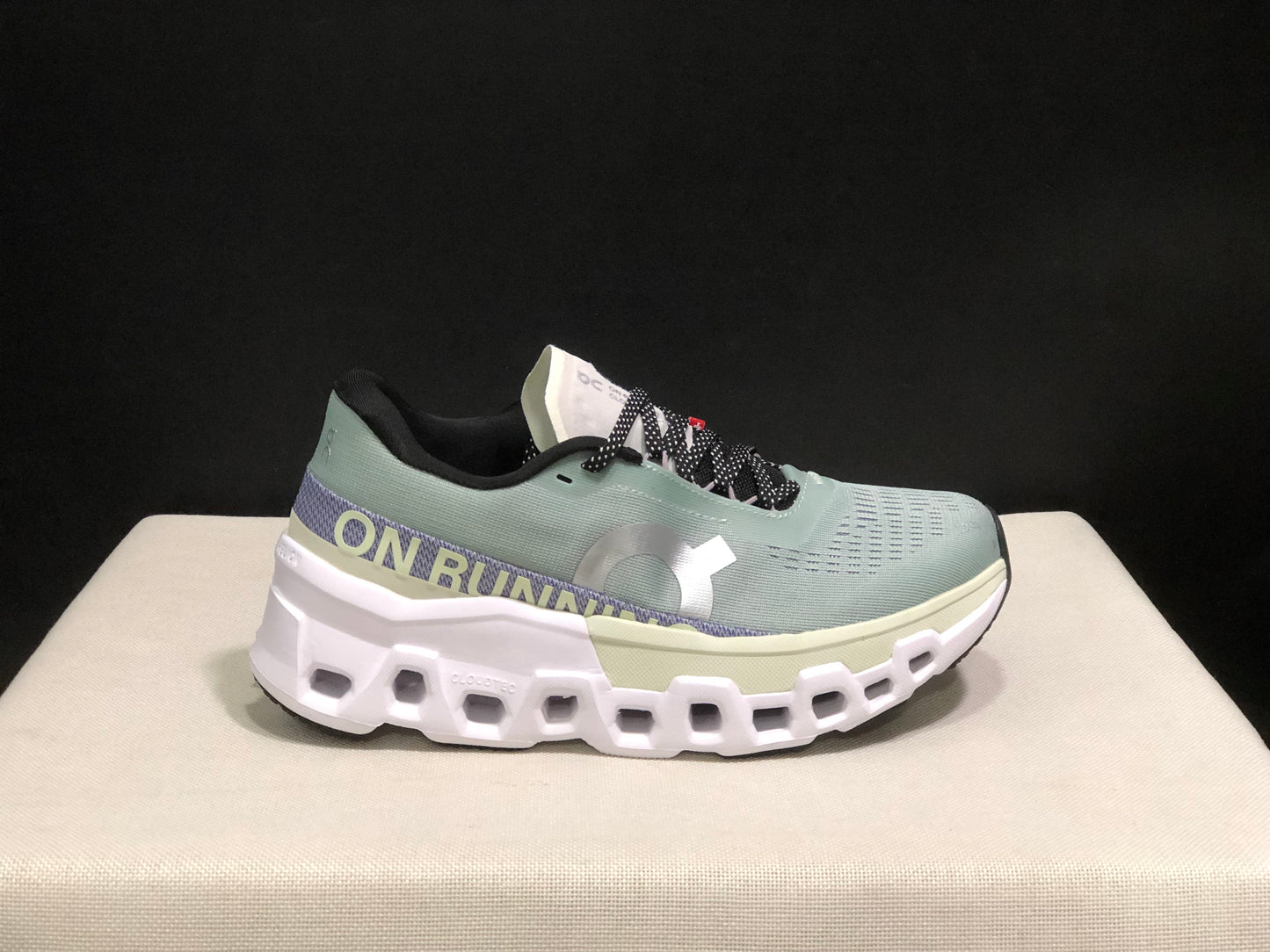 Tênis On Running Cloudmonster 2