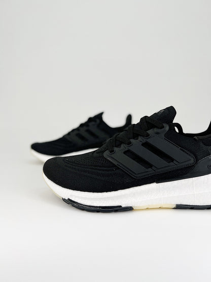 Tênis Adidas UltraBoost Light 23
