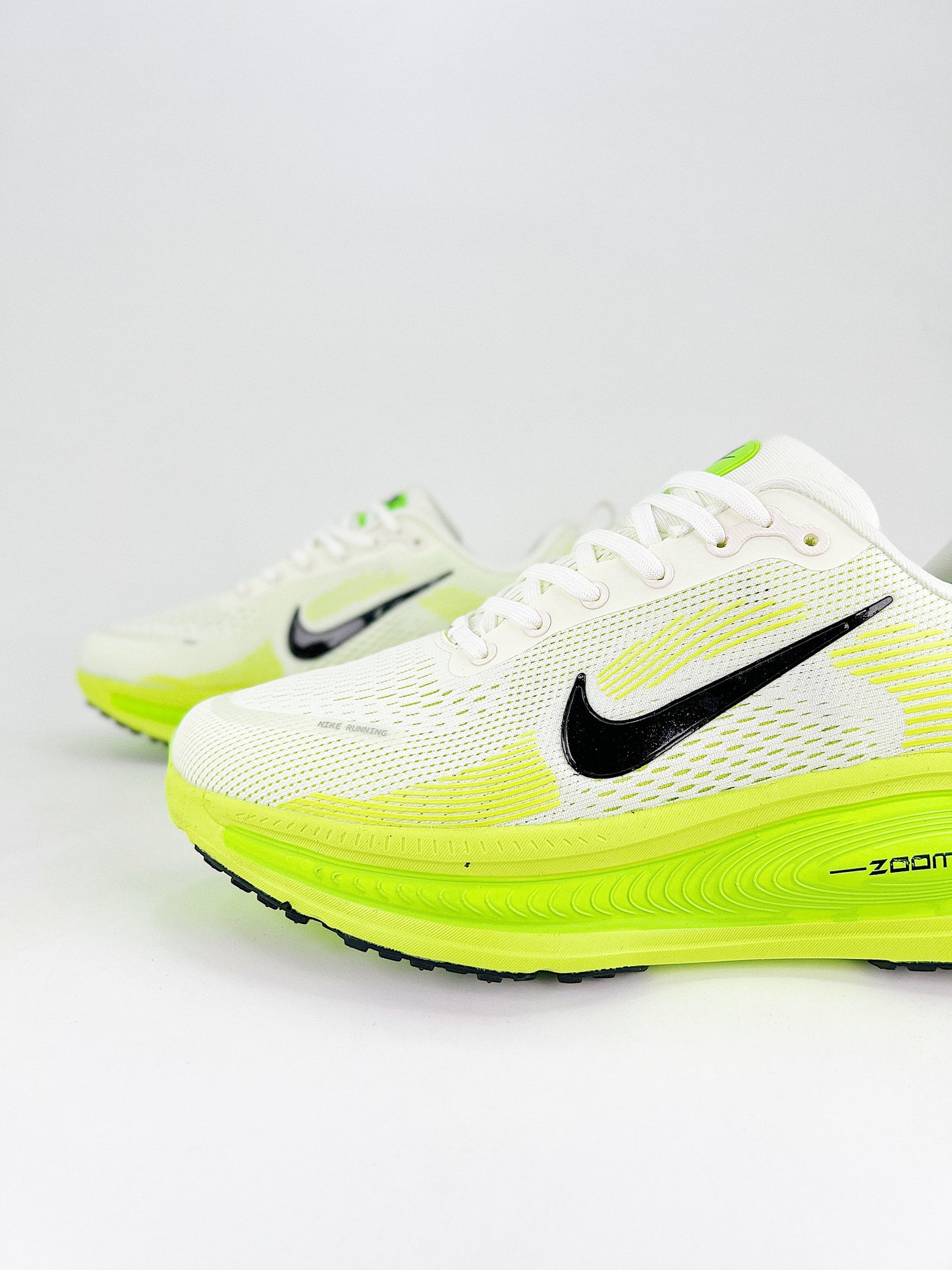 Tênis Nike Vomero 18