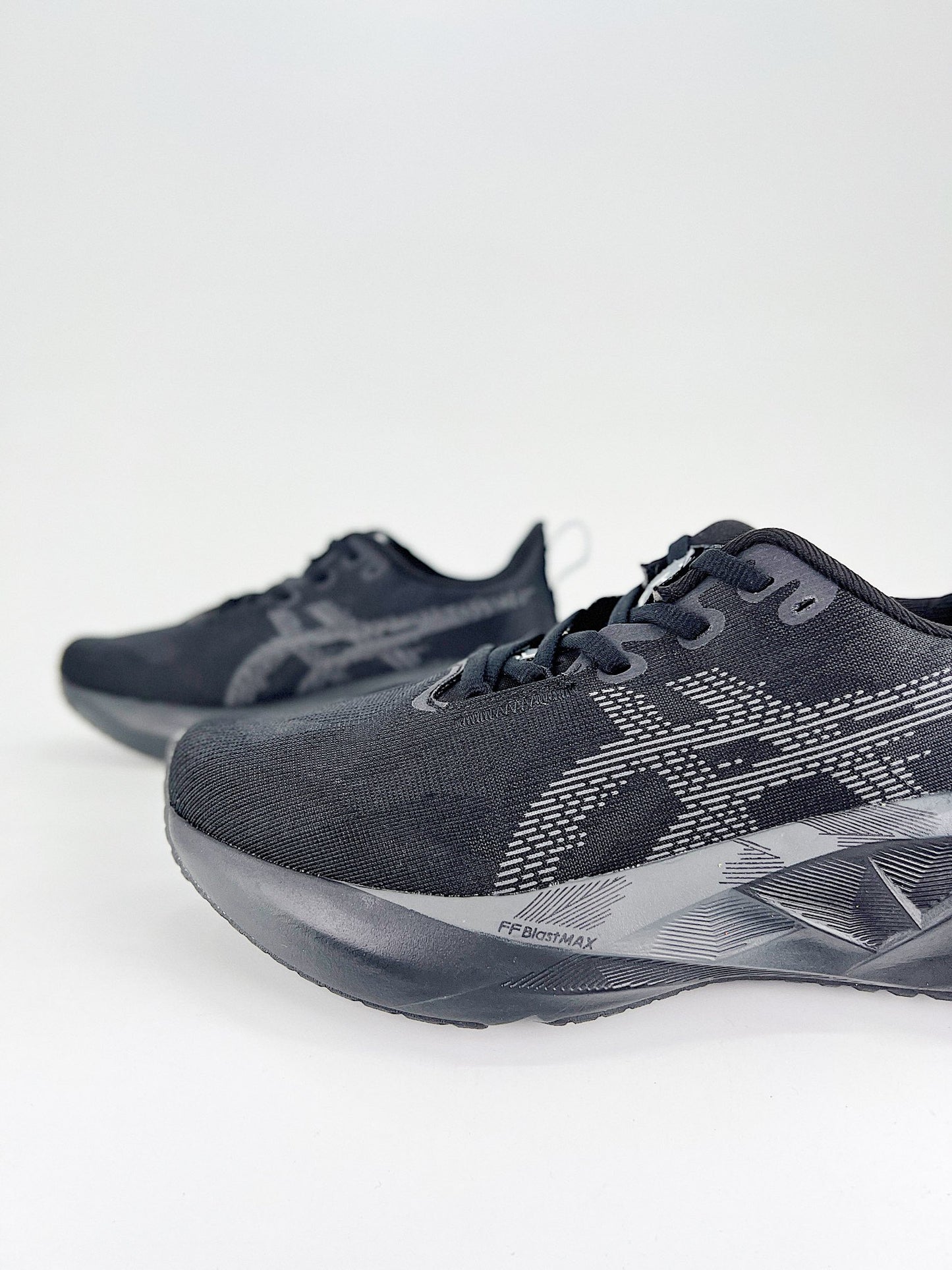 Tênis Asics Novablast 5