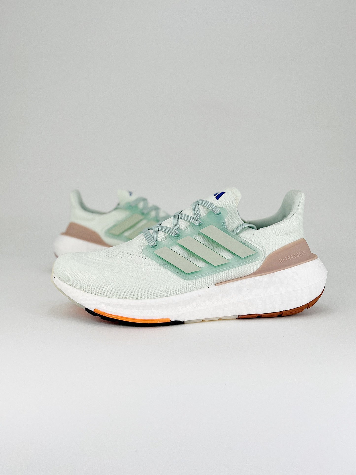 Tênis Adidas UltraBoost Light 23