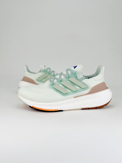 Tênis Adidas UltraBoost Light 23