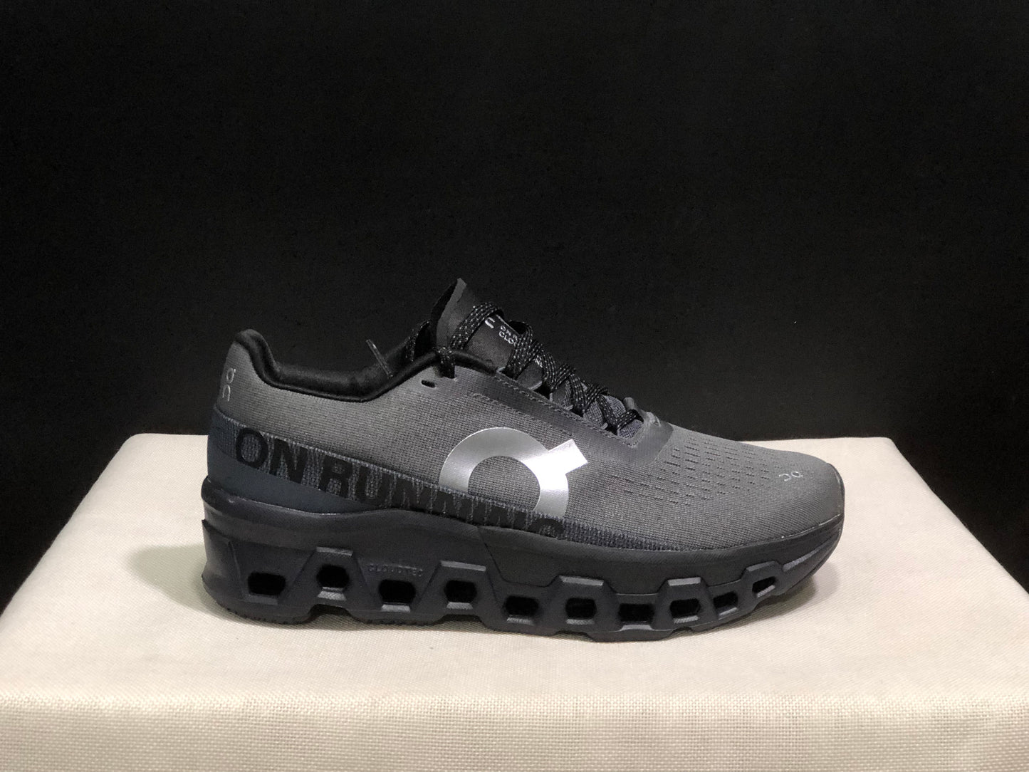 Tênis On Running Cloudmonster 2