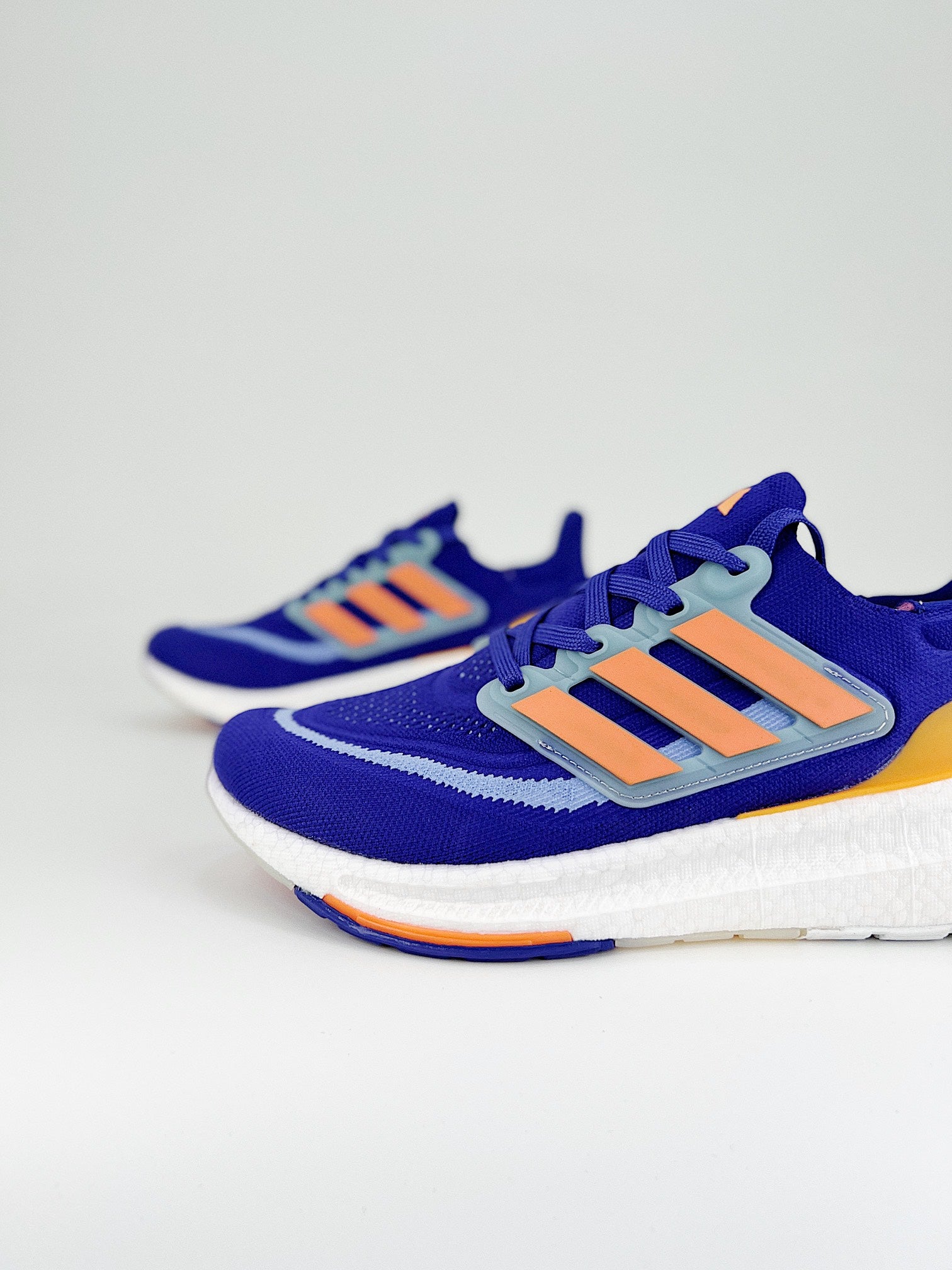 Tênis Adidas UltraBoost Light 23
