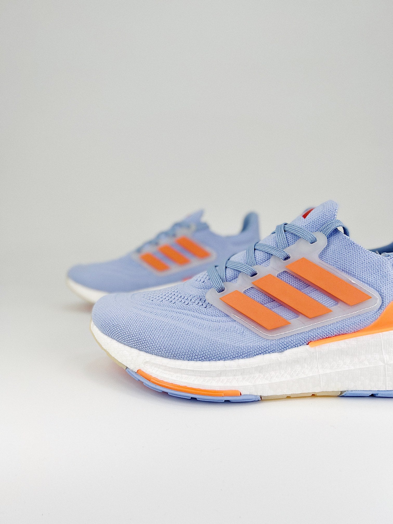 Tênis Adidas UltraBoost Light 23