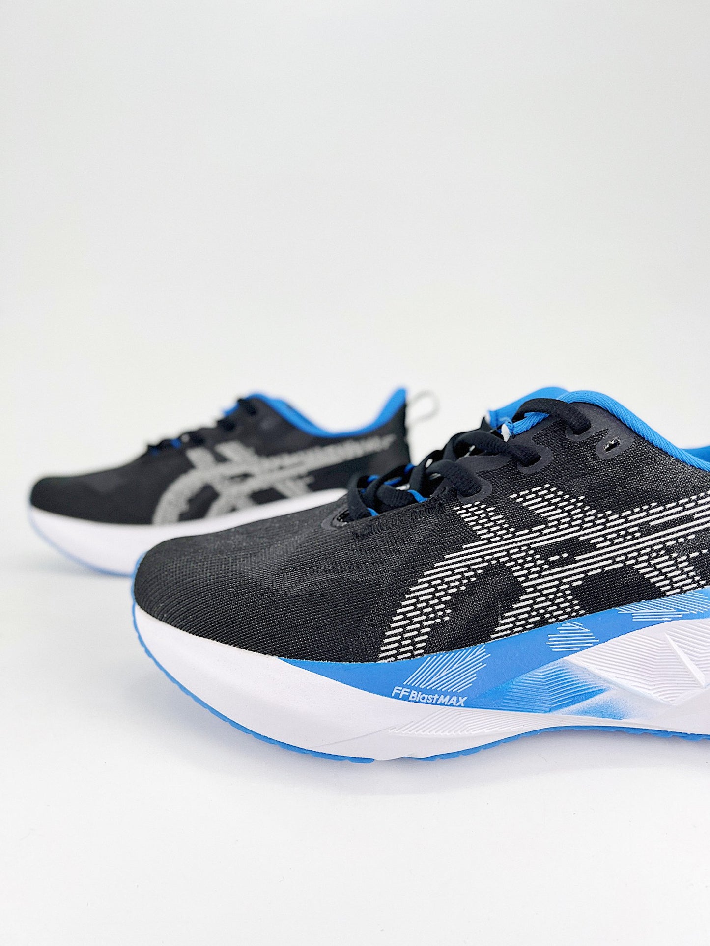 Tênis Asics Novablast 5