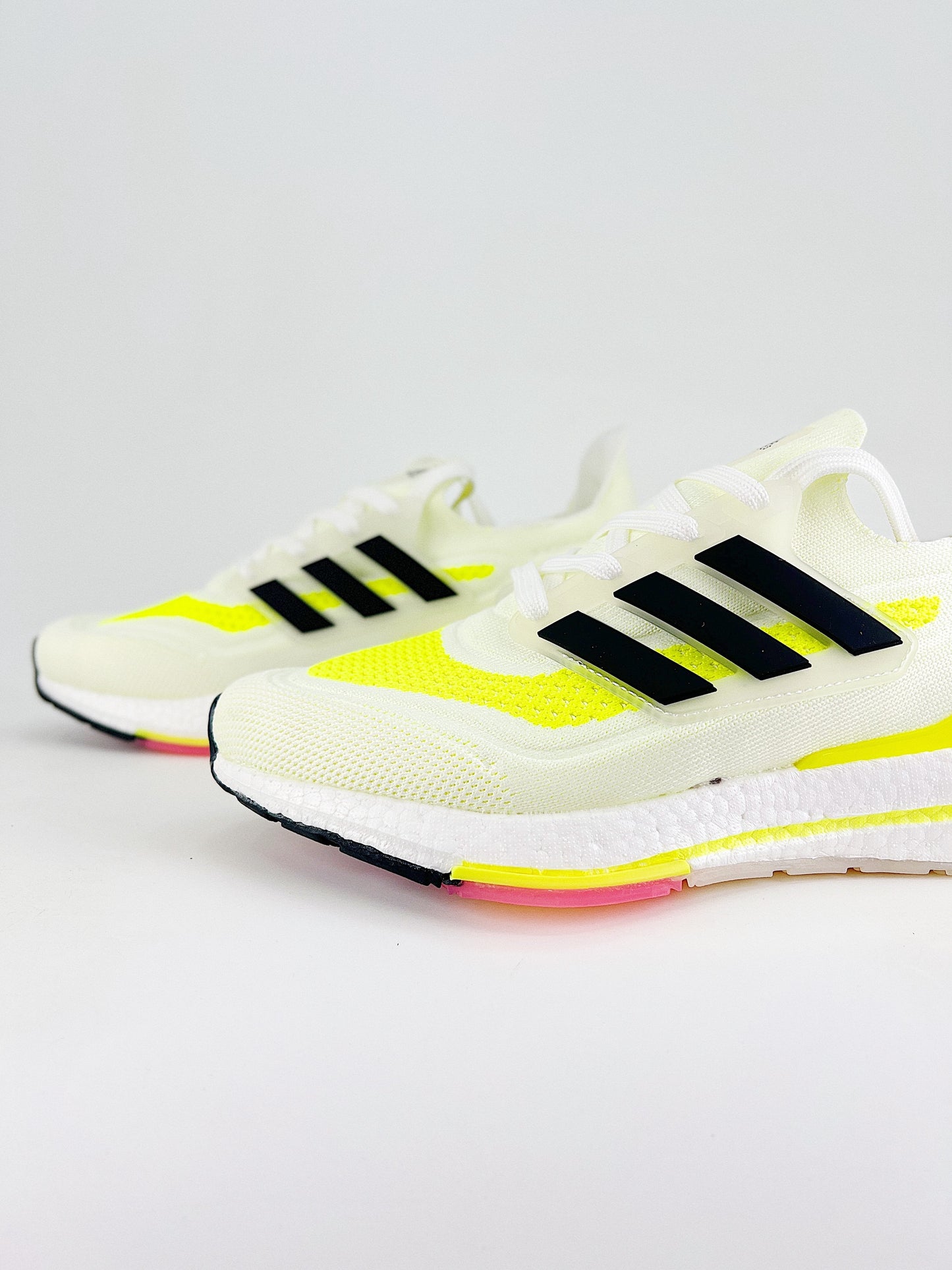 Tênis Adidas UltraBoost 21