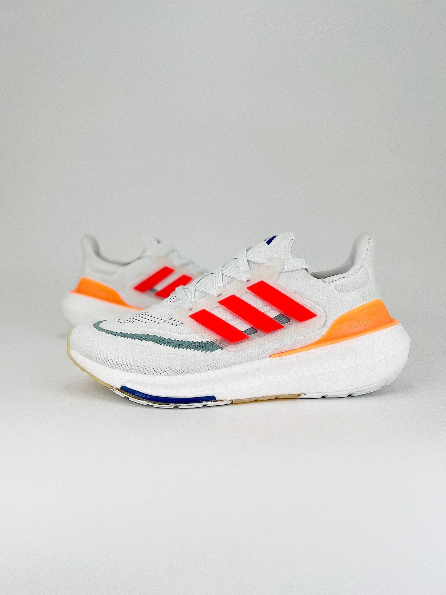 Tênis Adidas UltraBoost Light 23