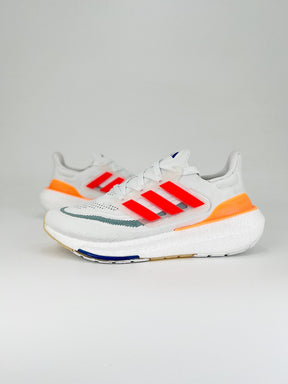 Tênis Adidas UltraBoost Light 23
