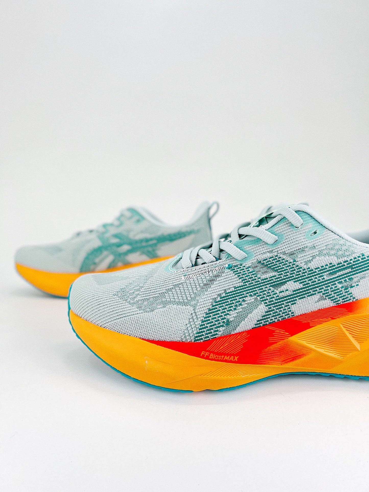 Tênis Asics Novablast 5