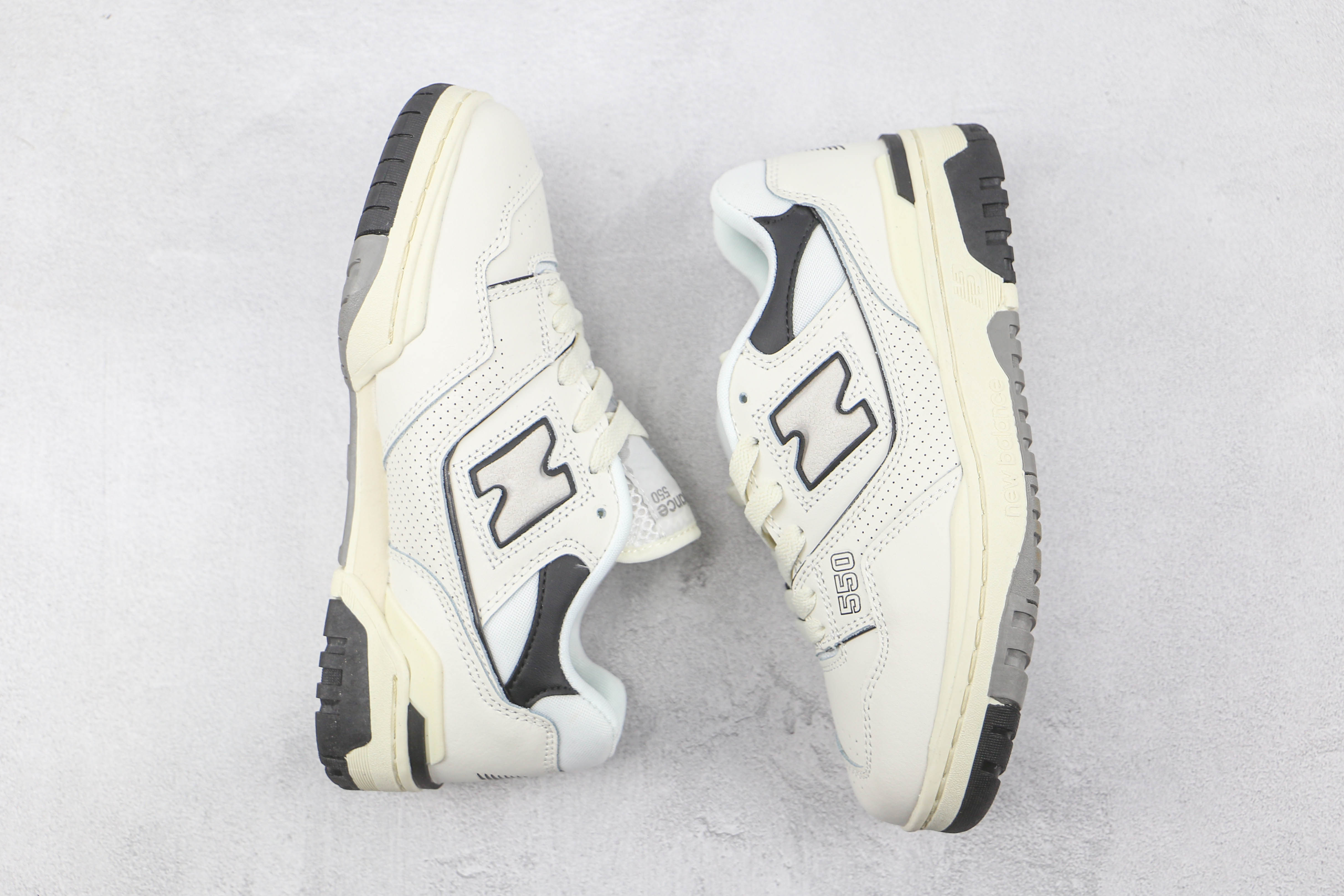 New Balance 550 Sea Salt Black