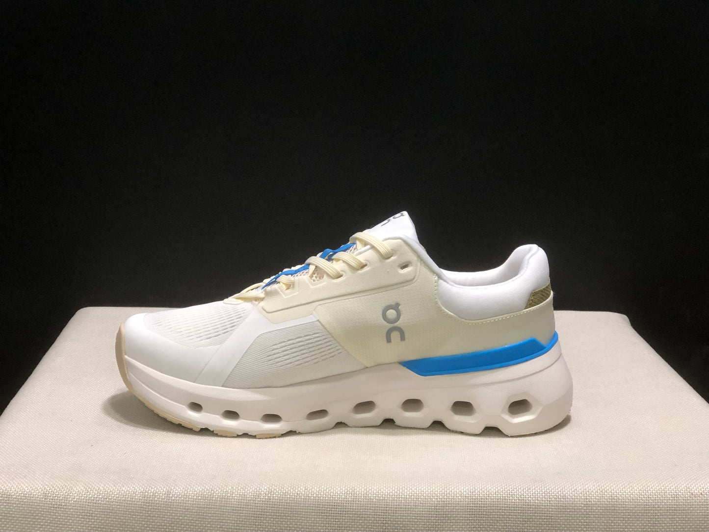 Tênis On Running Cloudrunner 2