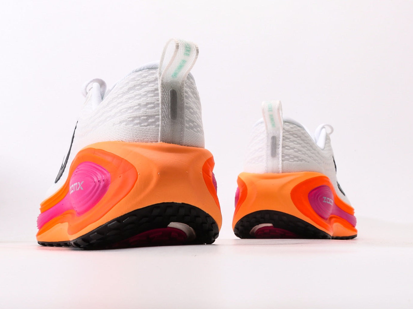 Tênis Nike Vomero Plus In Fire Pink