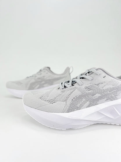 Tênis Asics Novablast 5