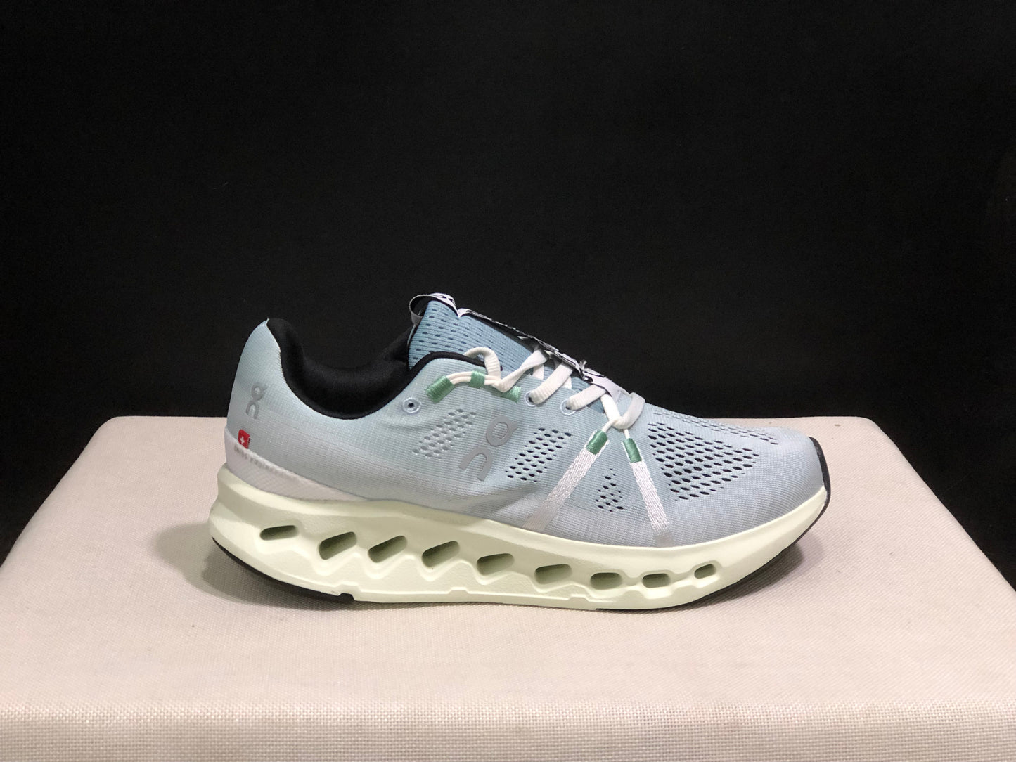 Tênis On Running Cloudsurfer