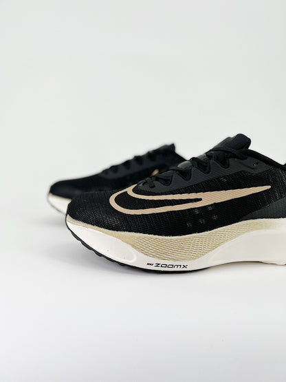 Tênis Nike Zoom Fly 5