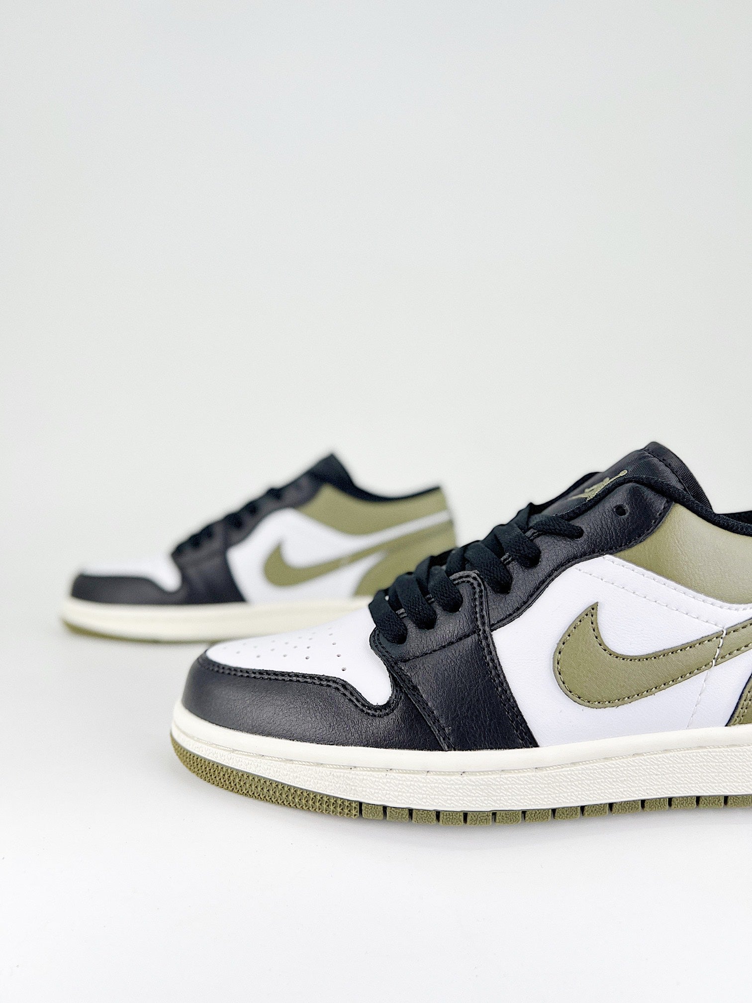 Air Jordan 1 Low Olive Green