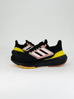 Tênis Adidas UltraBoost Light 23