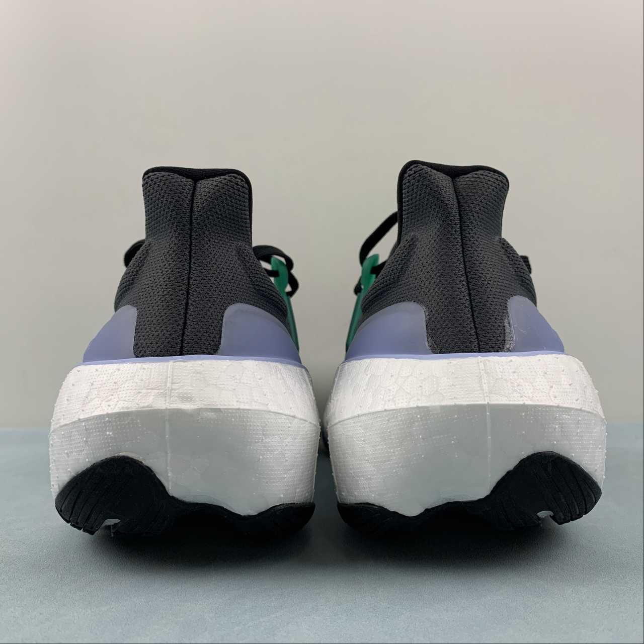 Tênis Adidas UltraBoost Light 23