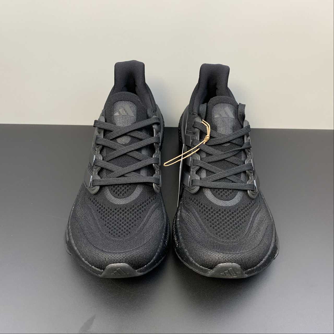 Tênis Adidas UltraBoost Light 23