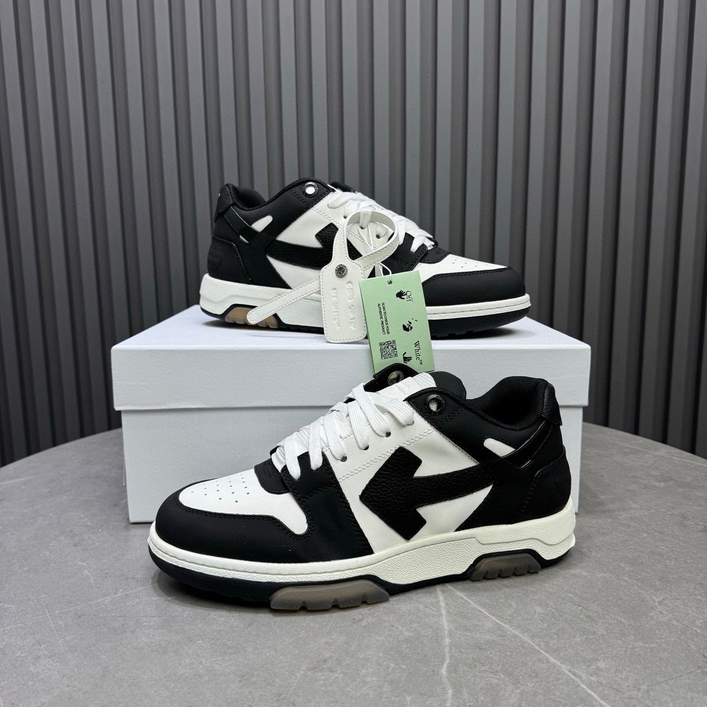 Tênis Off-White Out of Office de couro