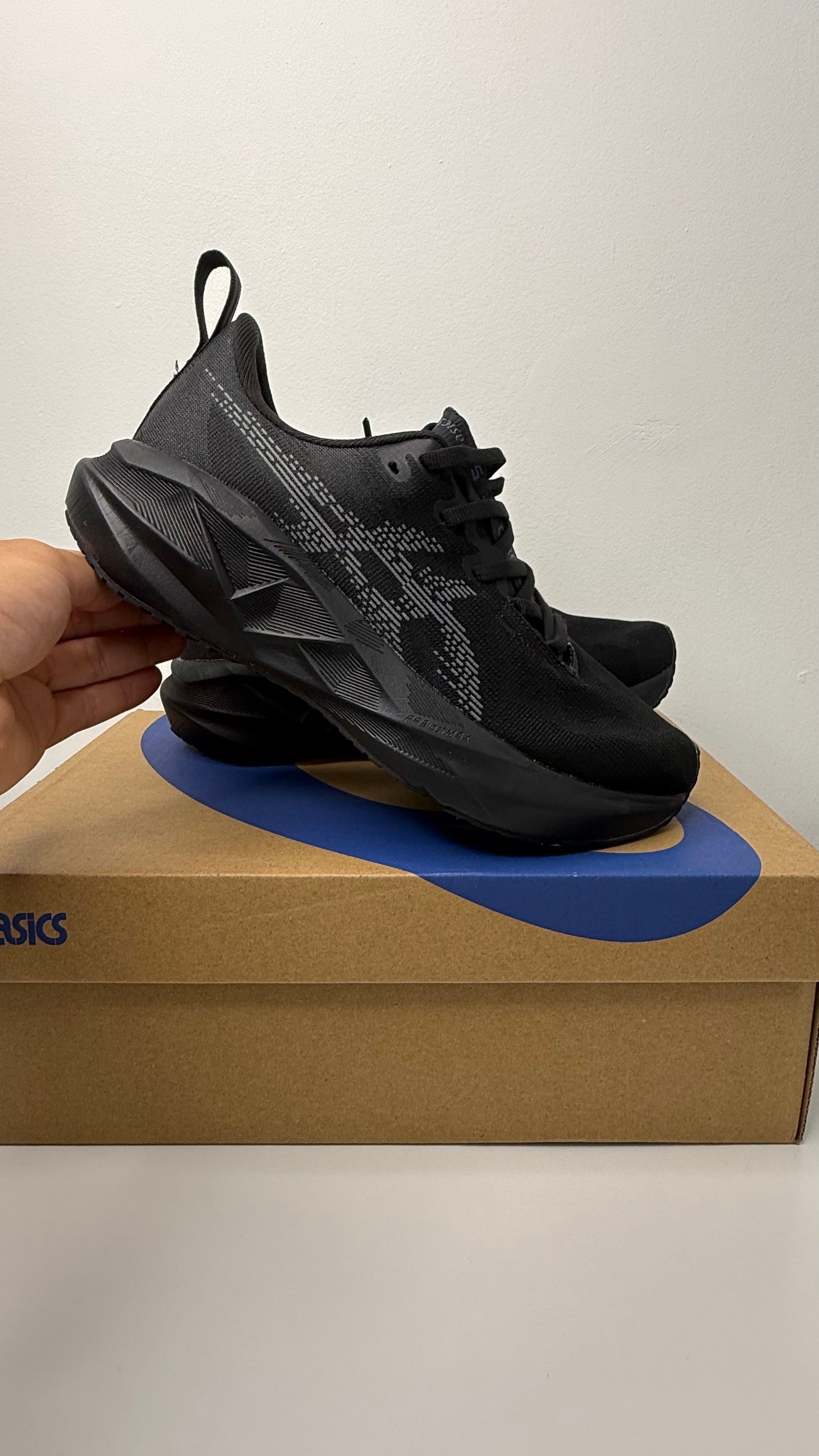 Tênis Asics Novablast 5 - PRONTA ENTREGA