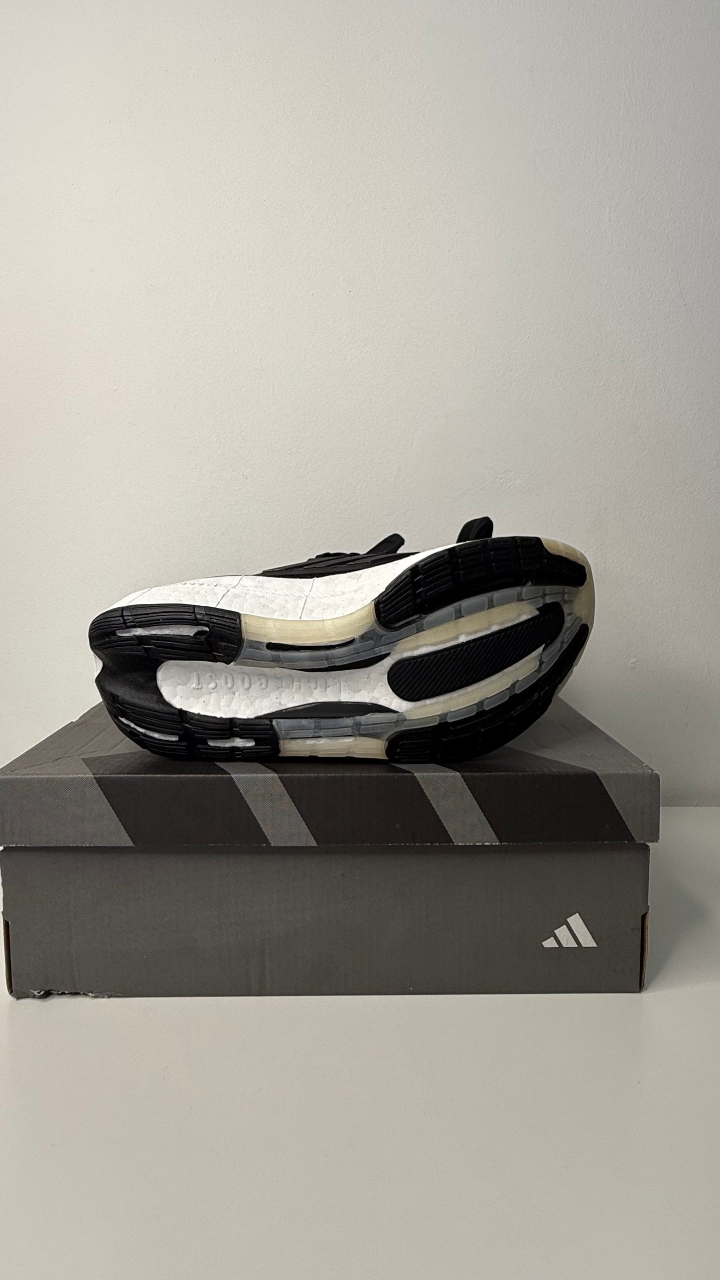 Tênis Adidas UltraBoost Light 23 - PRONTA ENTREGA