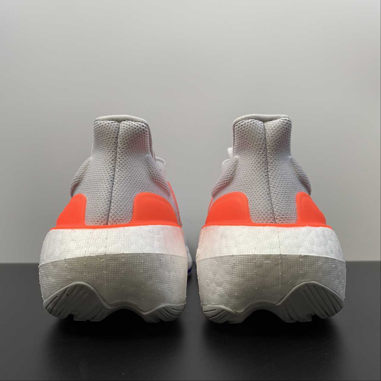 Tênis Adidas UltraBoost Light 23