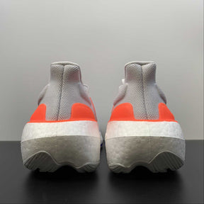 Tênis Adidas UltraBoost Light 23