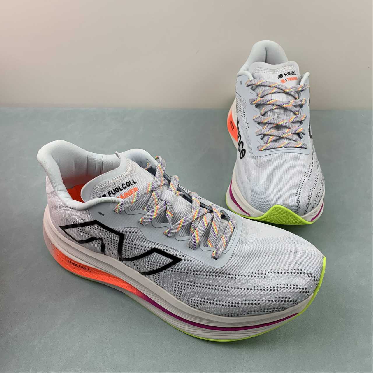 Tênis New Balance Fuelcell Supercomp Trainer V2