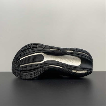 Tênis Adidas UltraBoost Light 23