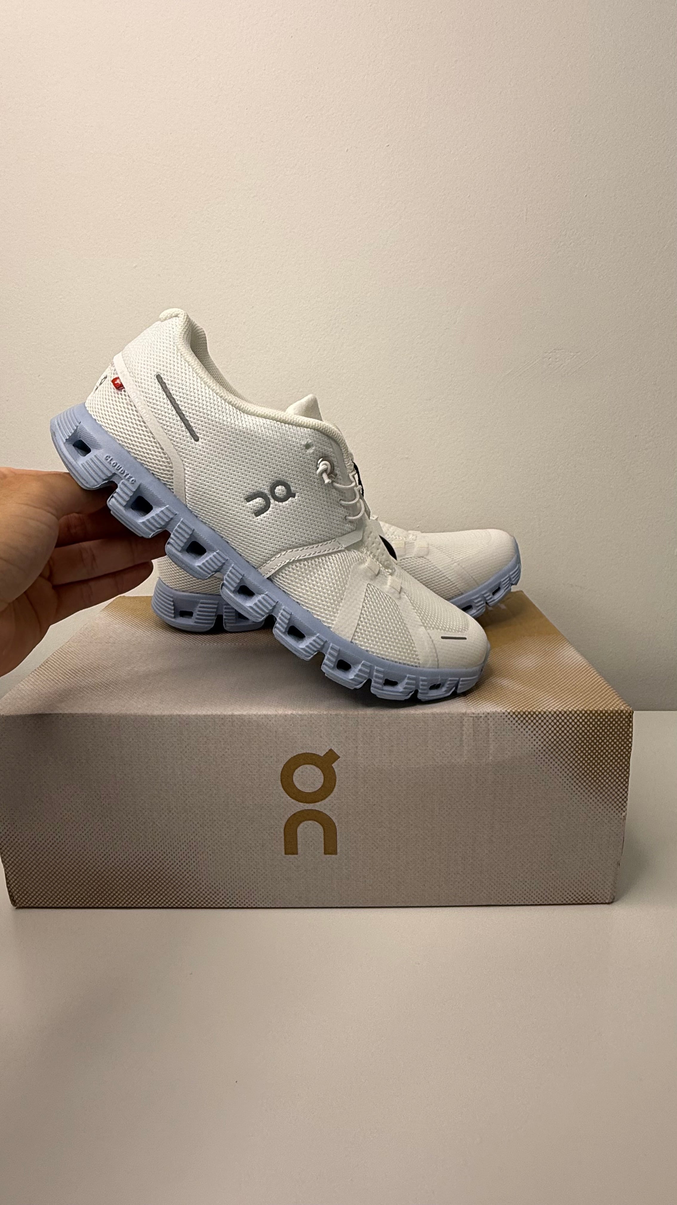 Tênis On Running Cloud 5 White Chambray - PRONTA ENTREGA