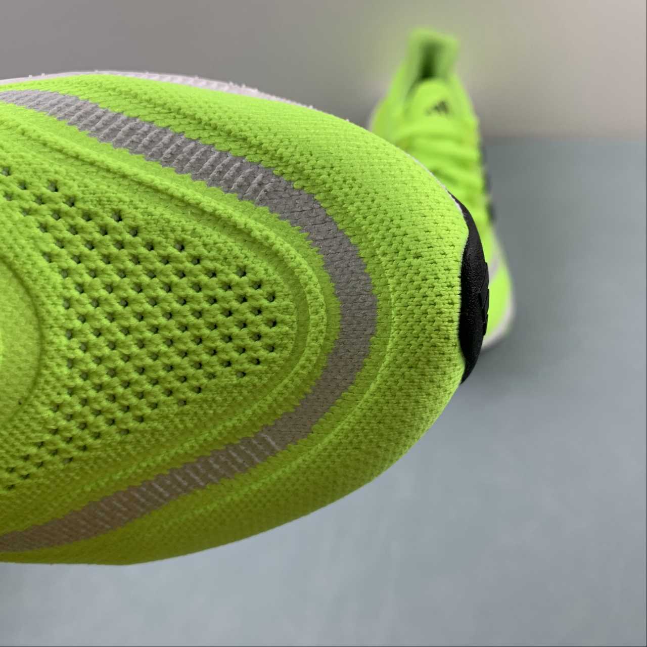 Tênis Adidas UltraBoost Light 23
