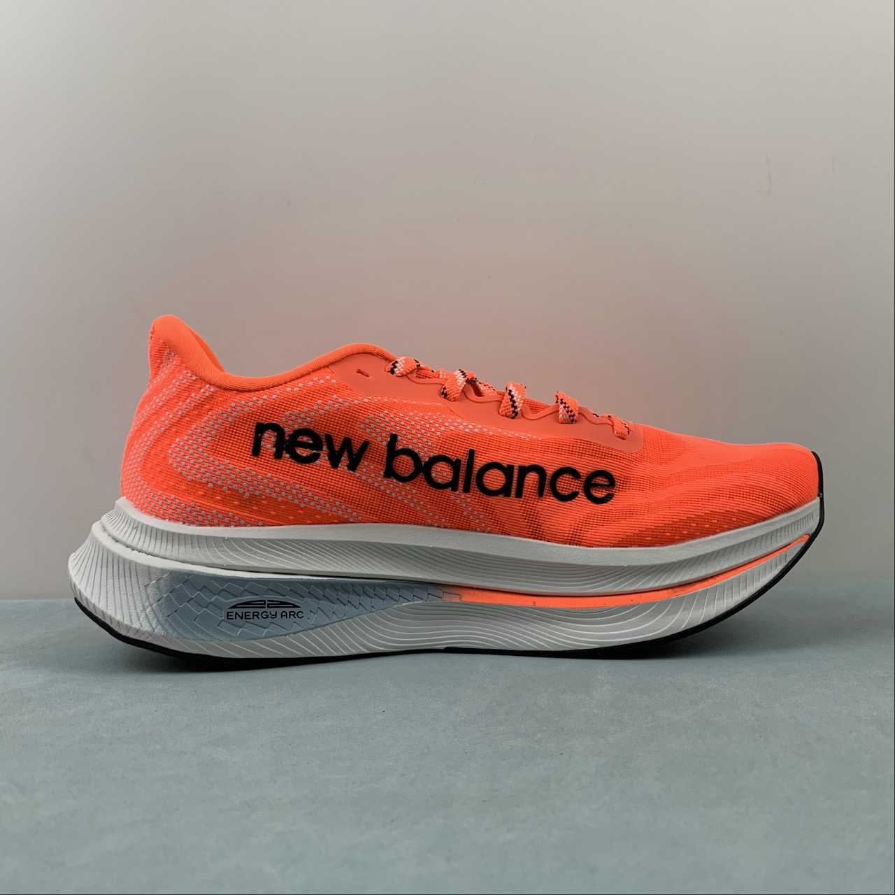 Tênis New Balance Fuelcell Supercomp Trainer V2