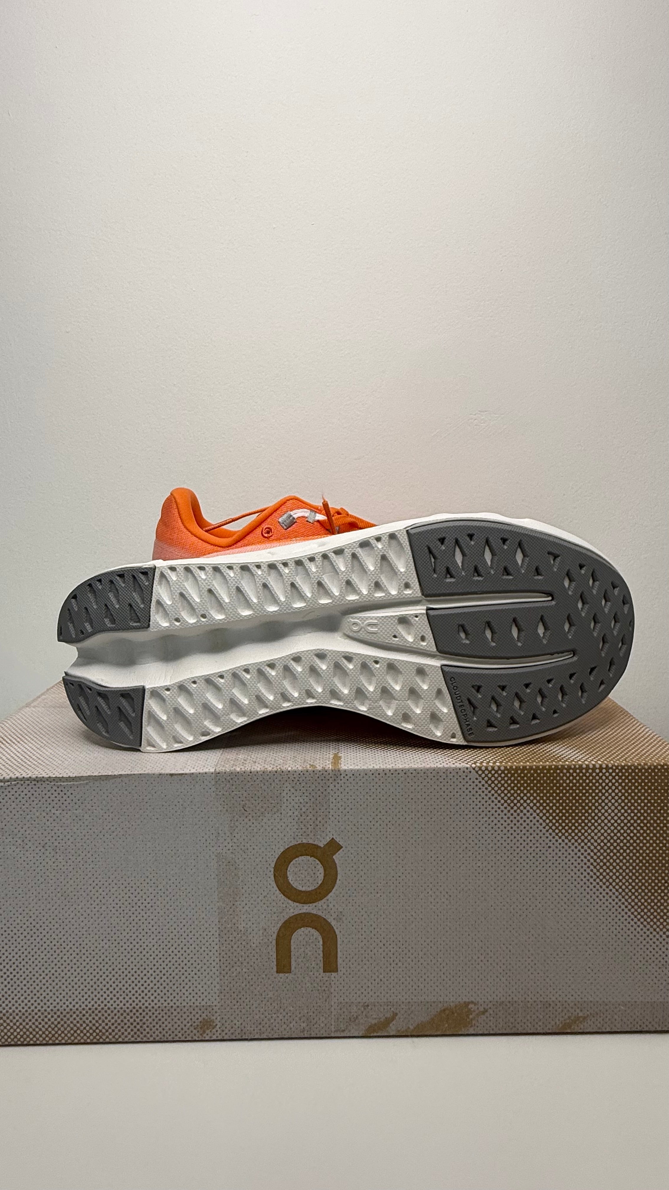 On Running Cloudsurfer Flame Branco - PRONTA ENTREGA