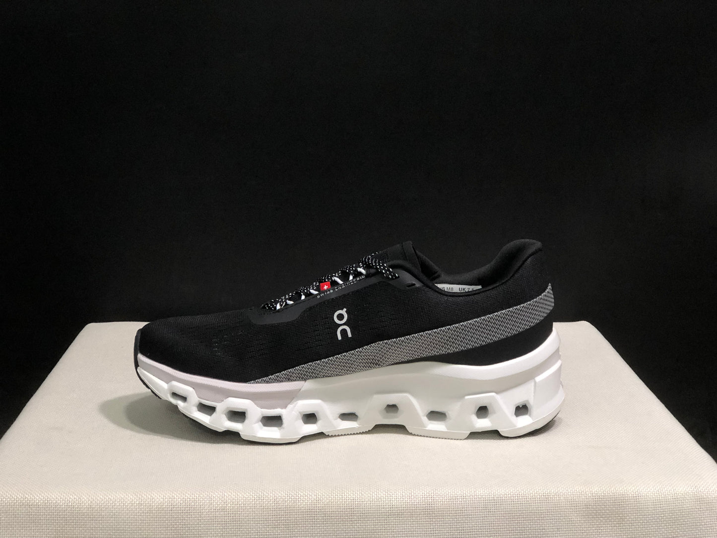 Tênis On Running Cloudmonster 2