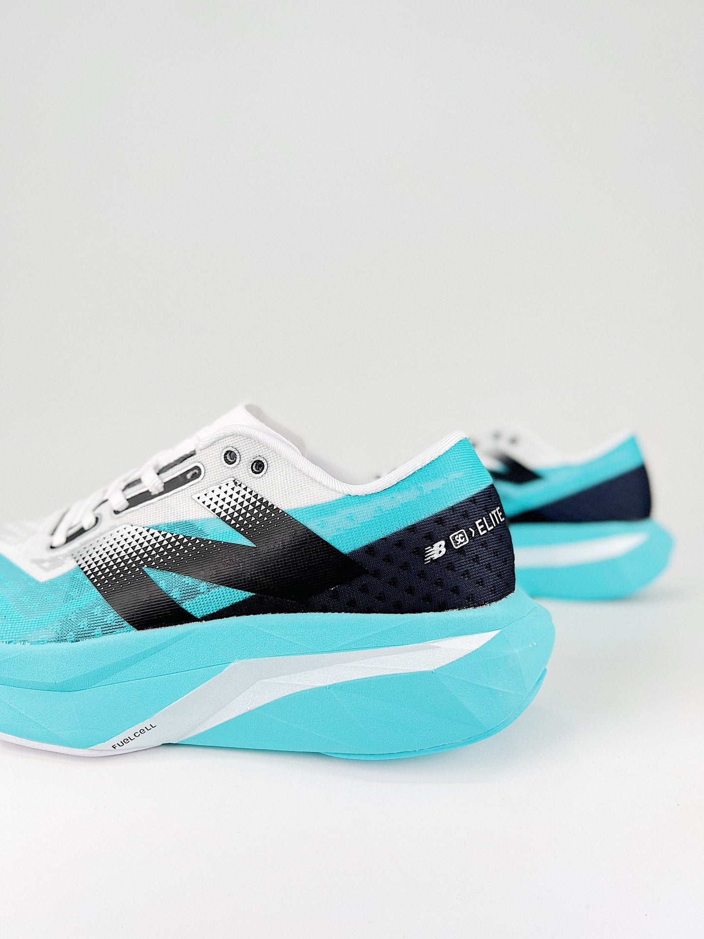 Tênis New Balance Fuelcell Supercomp Elite V4