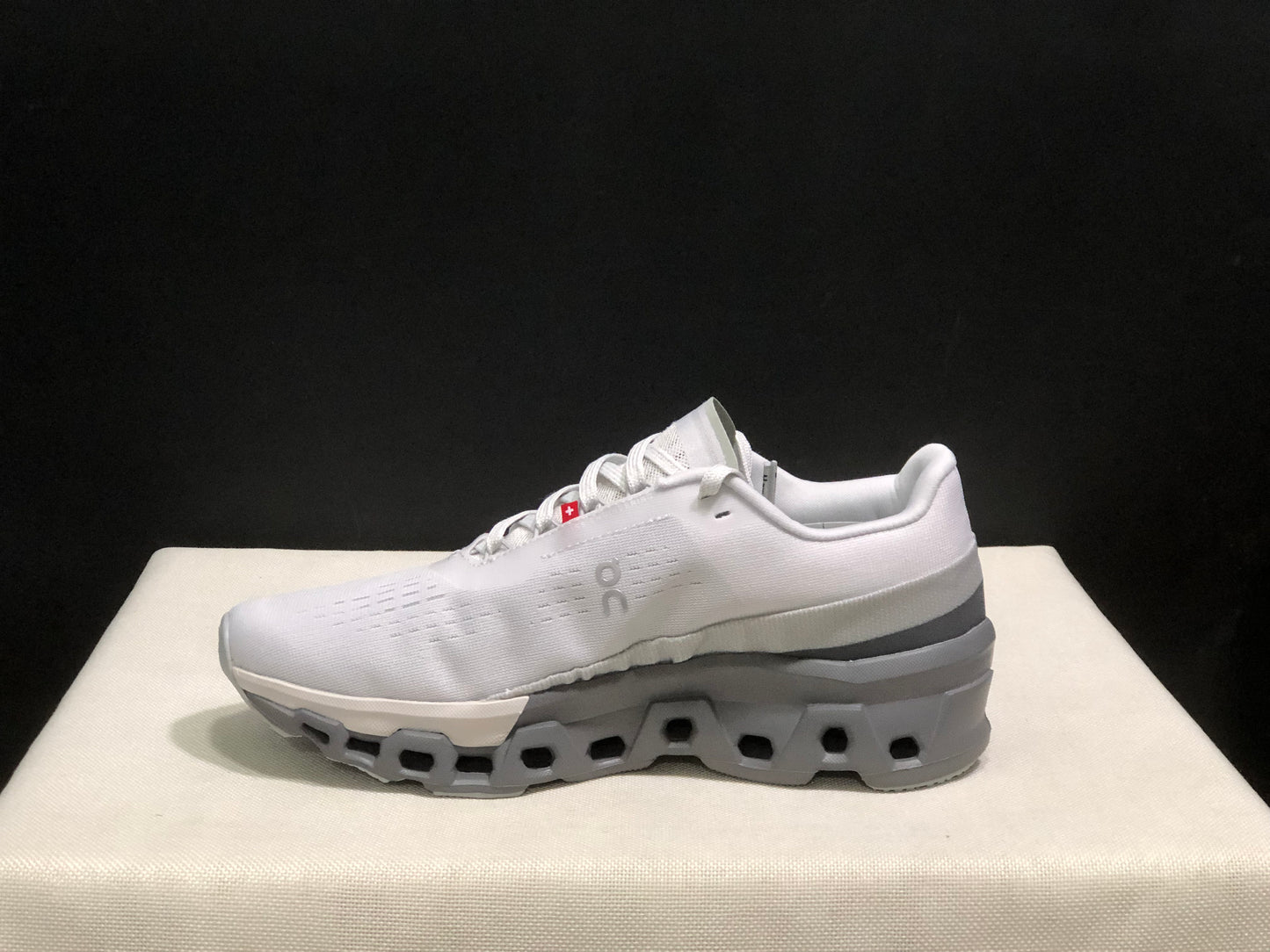 Tênis On Running Cloudmonster 2