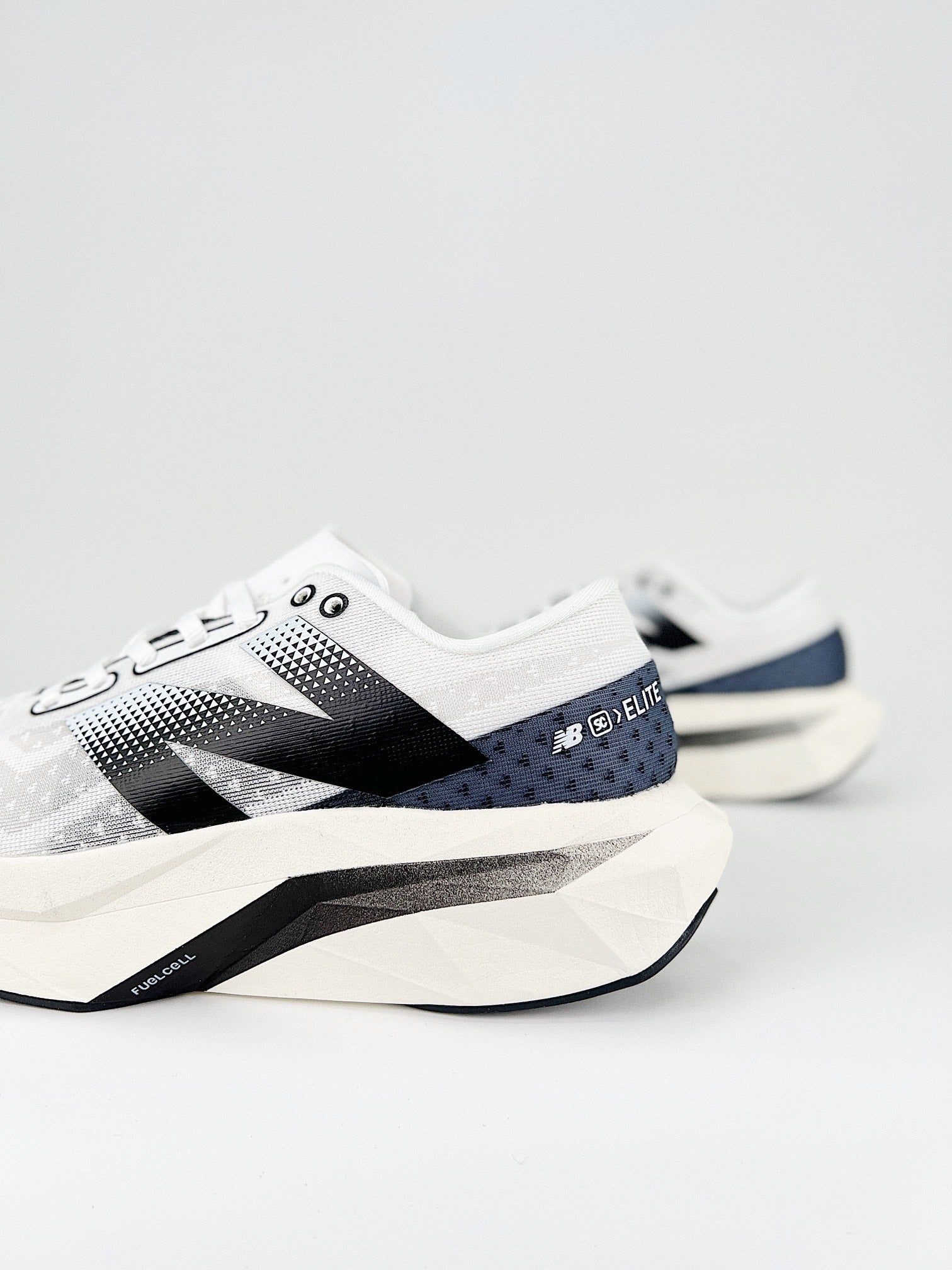 Tênis New Balance Fuelcell Supercomp Elite V4