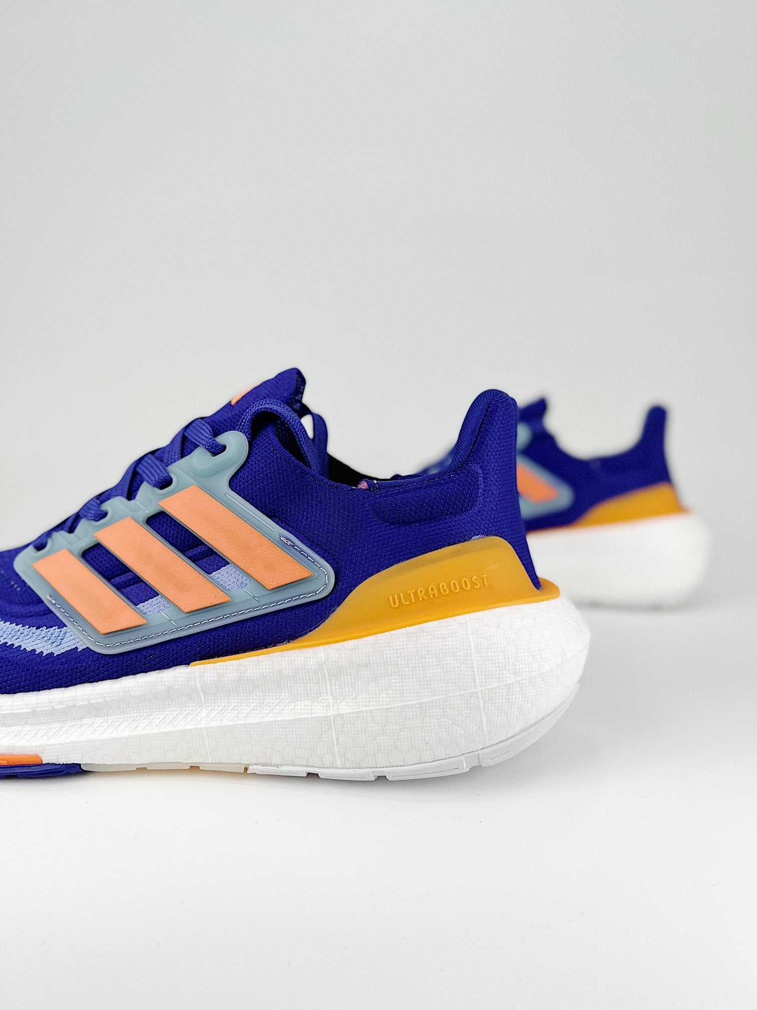 Tênis Adidas UltraBoost Light 23