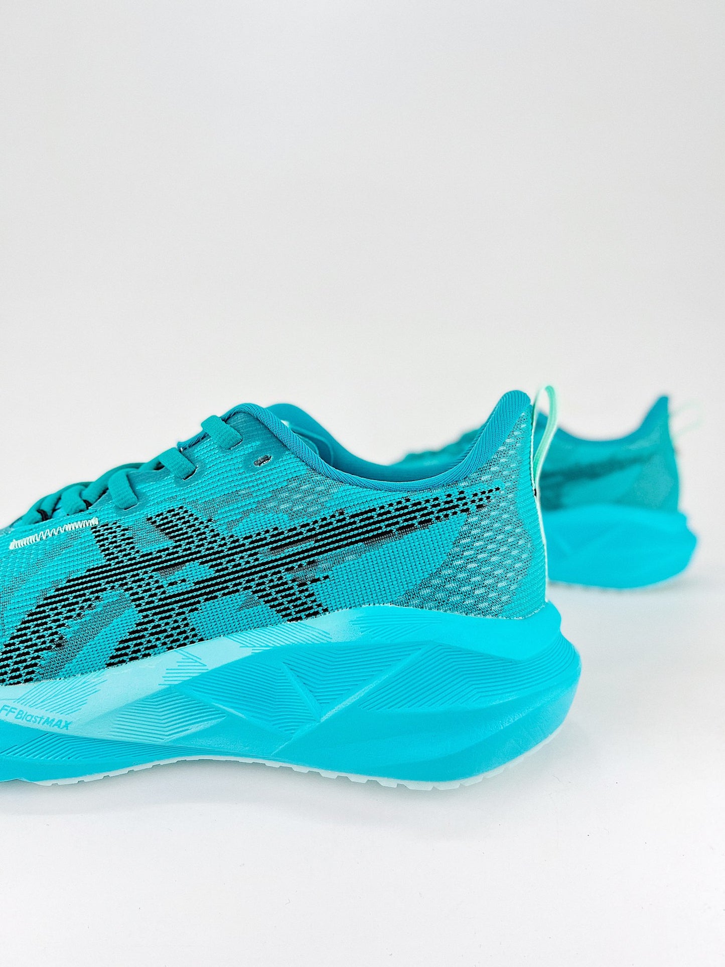 Tênis Asics Novablast 5