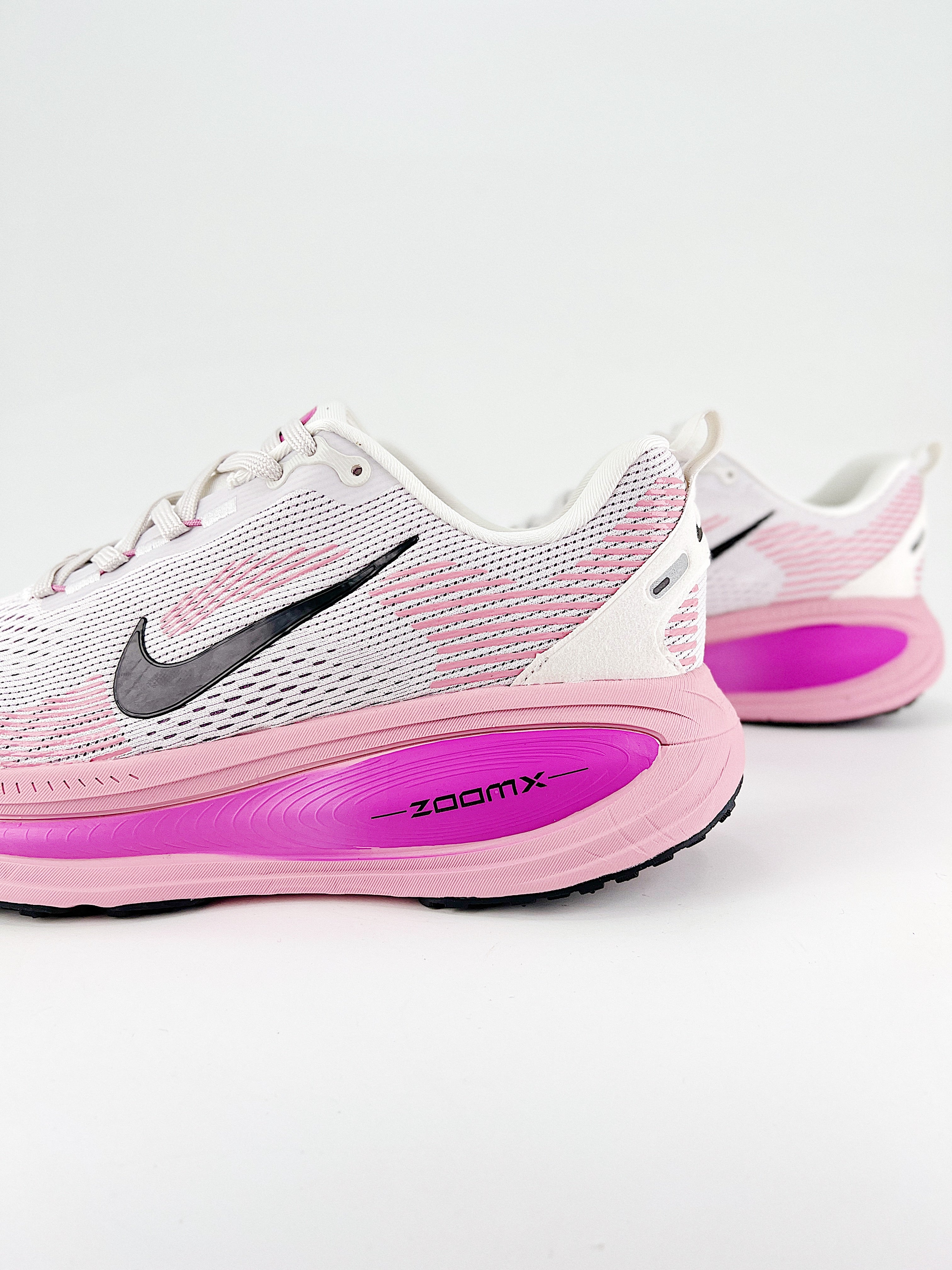 Tênis Nike Vomero 18