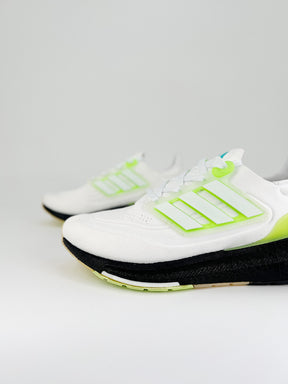 Tênis Adidas UltraBoost Light 23