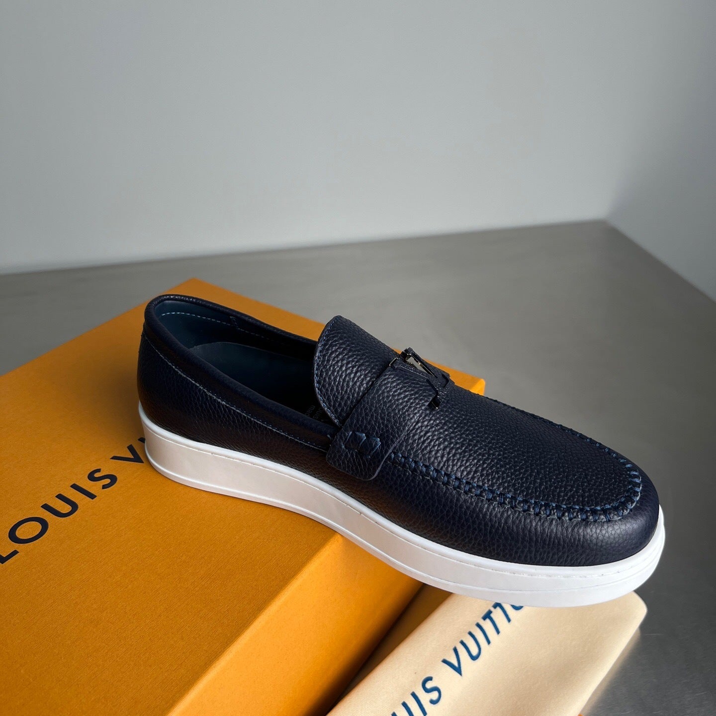 Sapato LV Resort Loafer Azul Marinho