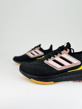 Tênis Adidas UltraBoost Light 23