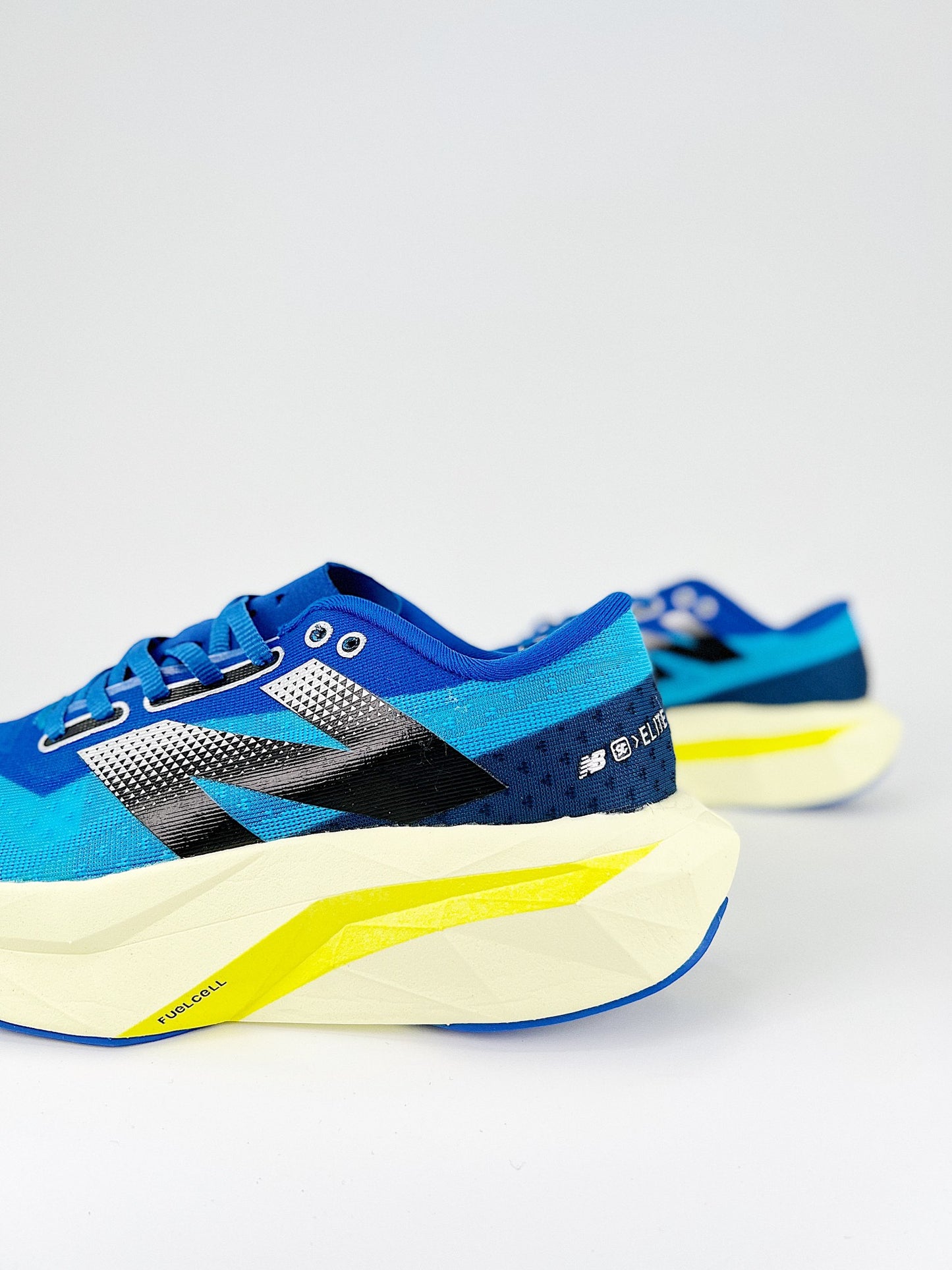 Tênis New Balance Fuelcell Supercomp Elite V4