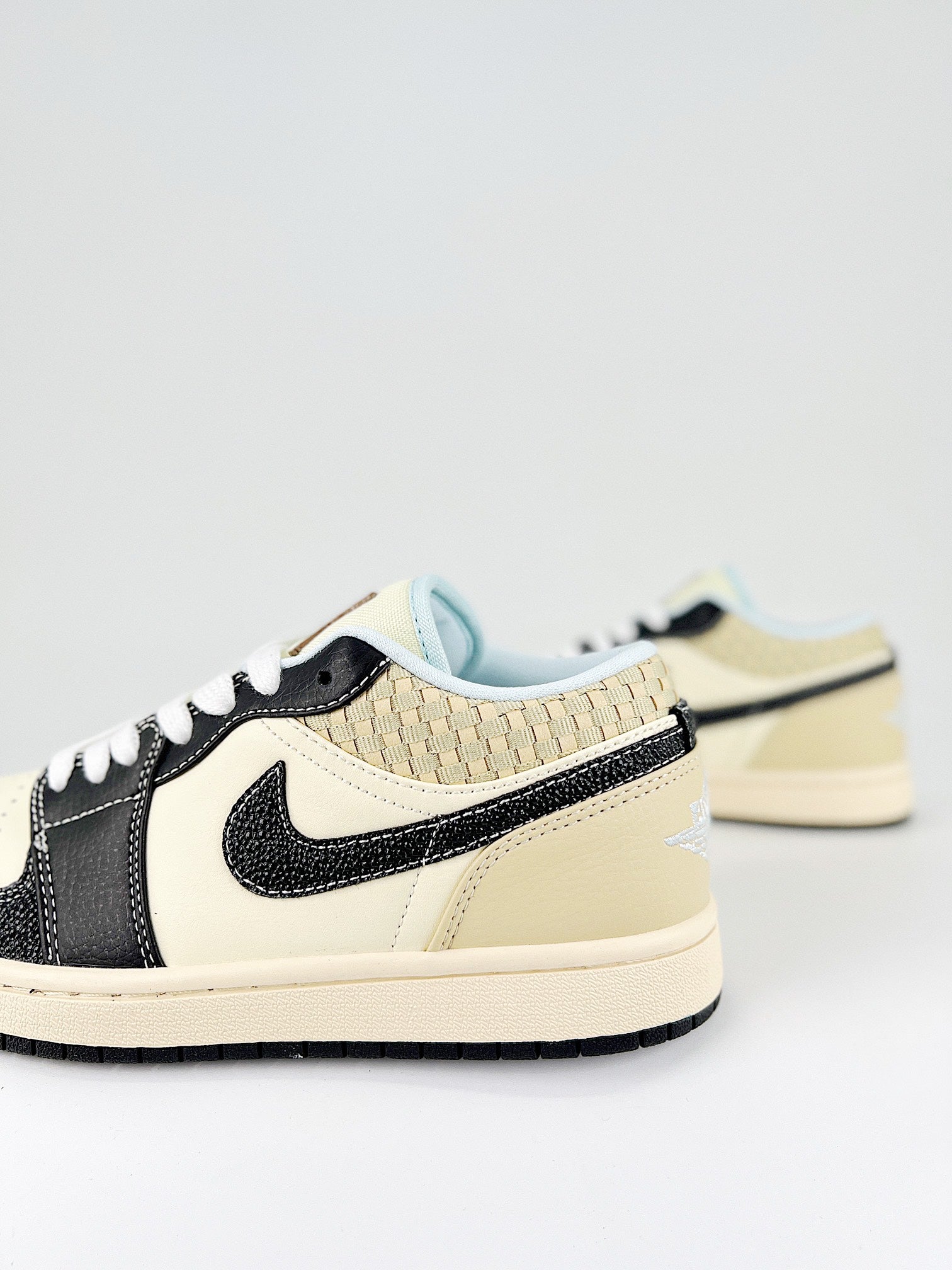 Air Jordan 1 Low SE Coconut Milk Black Muslin